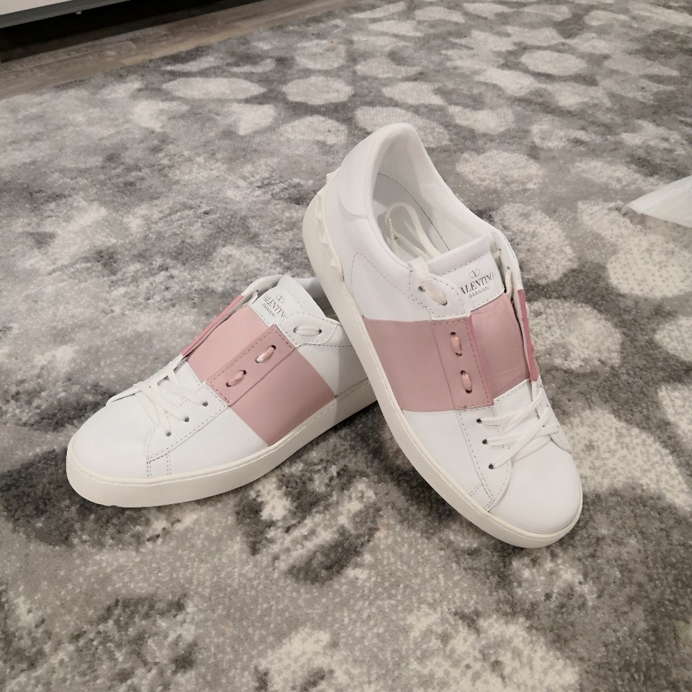Valentino Garavani Sneakers - Picture 1 of 7